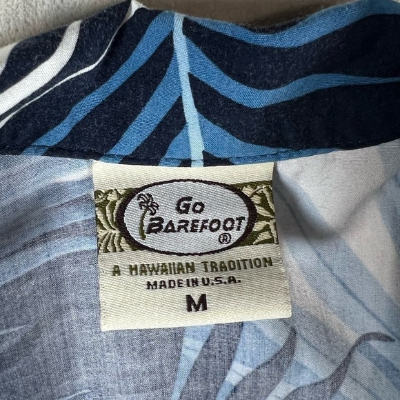 Go Barefoot Made in USA Size Medium Blue Hawaiian Print Men's Shirt - Picture 3 of 7